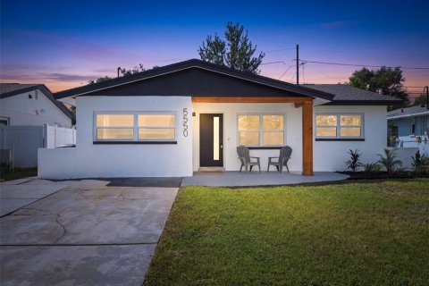 Villa ou maison à Saint Petersburg, Floride 4 chambres, 150.5 m2 № 2398267