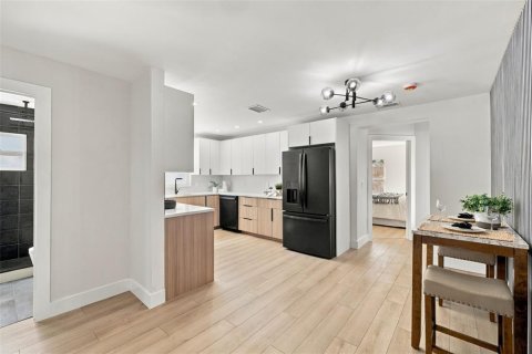 Villa ou maison à vendre à Saint Petersburg, Floride: 4 chambres, 150.5 m2 № 2398267 - photo 8