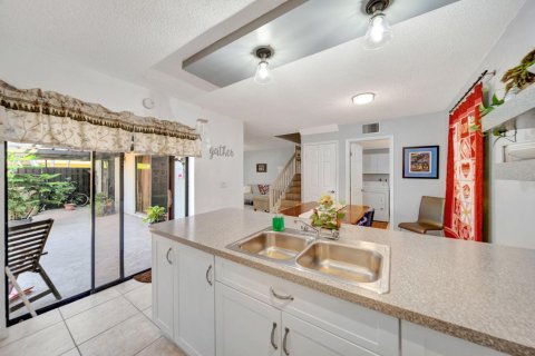 Townhouse in Davie, Florida 3 bedrooms, 153.66 sq.m. № 1118195 - photo 1