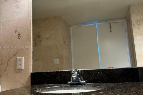 Condominio en alquiler en Aventura, Florida, 2 dormitorios, 98.66 m2 № 1943704 - foto 17