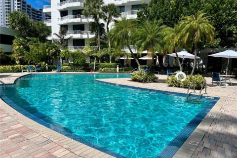Condominio en alquiler en Aventura, Florida, 2 dormitorios, 98.66 m2 № 1943704 - foto 30