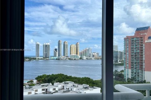 Condominio en alquiler en Aventura, Florida, 2 dormitorios, 98.66 m2 № 1943704 - foto 14