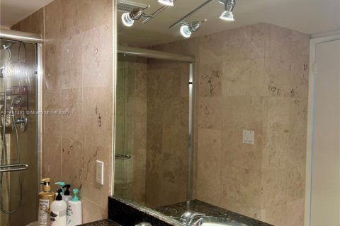 Condominio en alquiler en Aventura, Florida, 2 dormitorios, 98.66 m2 № 1943704 - foto 16