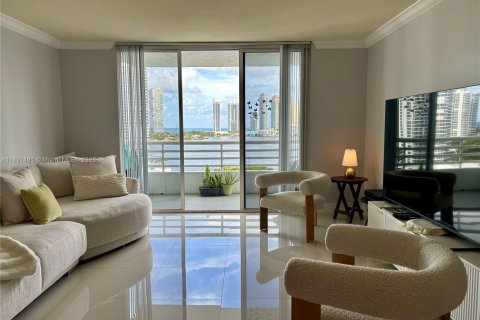 Condominio en alquiler en Aventura, Florida, 2 dormitorios, 98.66 m2 № 1943704 - foto 2