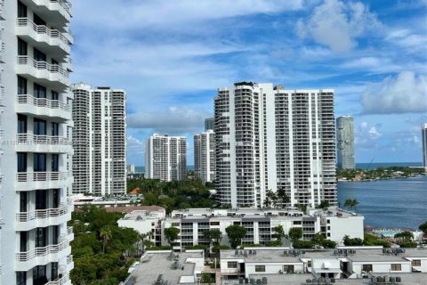 Condominio en alquiler en Aventura, Florida, 2 dormitorios, 98.66 m2 № 1943704 - foto 24