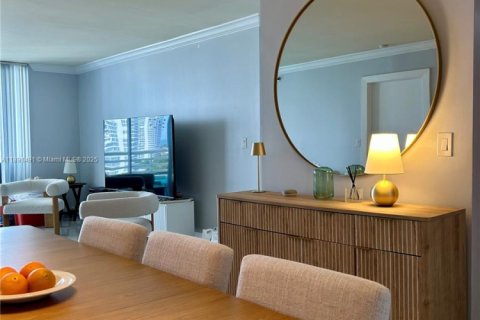 Condominio en alquiler en Aventura, Florida, 2 dormitorios, 98.66 m2 № 1943704 - foto 10