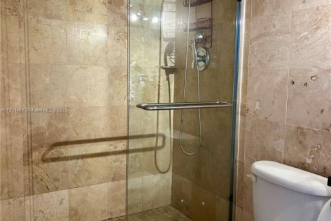 Condominio en alquiler en Aventura, Florida, 2 dormitorios, 98.66 m2 № 1943704 - foto 15