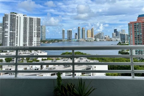 Condominio en alquiler en Aventura, Florida, 2 dormitorios, 98.66 m2 № 1943704 - foto 25