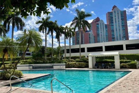 Condominio en alquiler en Aventura, Florida, 2 dormitorios, 98.66 m2 № 1943704 - foto 27