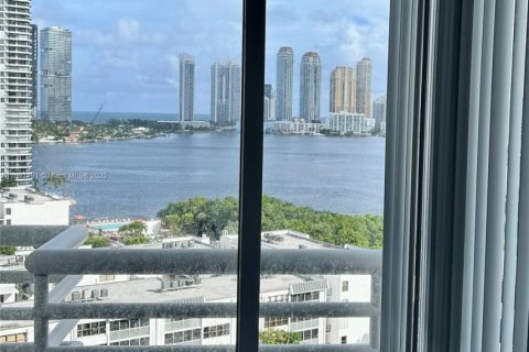 Condominio en alquiler en Aventura, Florida, 2 dormitorios, 98.66 m2 № 1943704 - foto 19