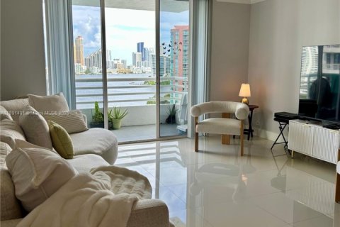 Condominio en alquiler en Aventura, Florida, 2 dormitorios, 98.66 m2 № 1943704 - foto 3
