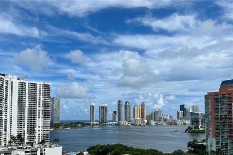 Condominio en alquiler en Aventura, Florida, 2 dormitorios, 98.66 m2 № 1943704 - foto 1