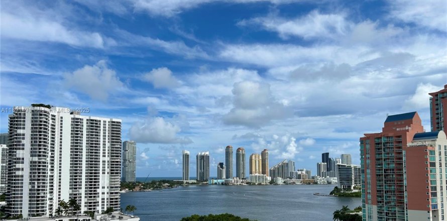 Condominio en Aventura, Florida, 2 dormitorios  № 1943704