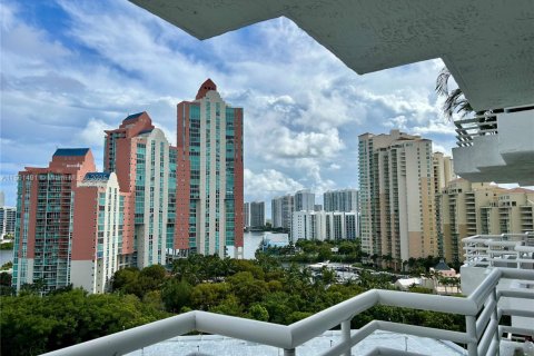 Condominio en alquiler en Aventura, Florida, 2 dormitorios, 98.66 m2 № 1943704 - foto 22