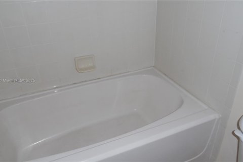 Condo in Hollywood, Florida, 1 bedroom № 2053765 - photo 29