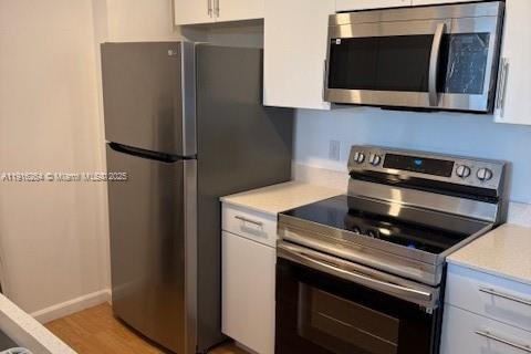 Condo in Hollywood, Florida, 1 bedroom № 2053765 - photo 14