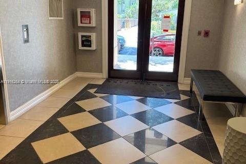 Condo in Hollywood, Florida, 1 bedroom № 2053765 - photo 4