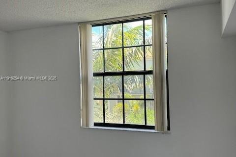 Condo in Hollywood, Florida, 1 bedroom № 2053765 - photo 20