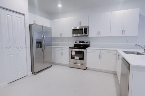 Купить таунхаус в Хомстед, Флорида 4 спальни, 169.08м2, № 2033297 - фото 4