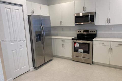 Купить таунхаус в Хомстед, Флорида 4 спальни, 169.08м2, № 2033297 - фото 3