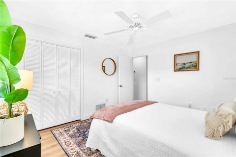 House in Sarasota, Florida 4 bedrooms, 176.98 sq.m. № 1553333 - photo 30
