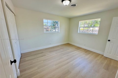 House in Margate, Florida 4 bedrooms, 127 sq.m. № 1770763 - photo 7