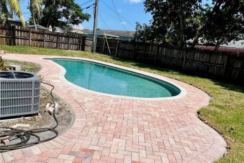 House in Margate, Florida 4 bedrooms, 127 sq.m. № 1770763 - photo 9