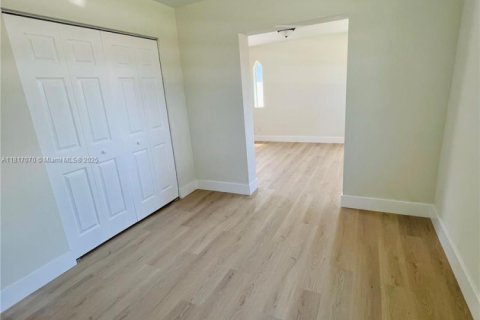 House in Margate, Florida 4 bedrooms, 127 sq.m. № 1770763 - photo 11