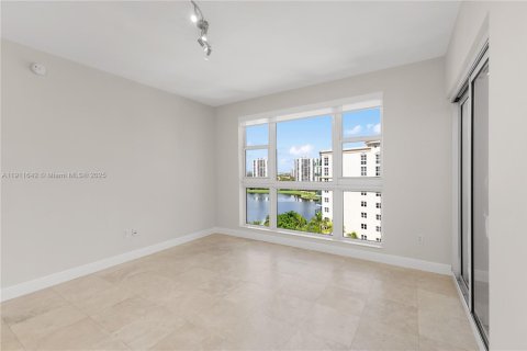 Condominio en alquiler en Aventura, Florida, 2 dormitorios, 116.78 m2 № 1968317 - foto 13