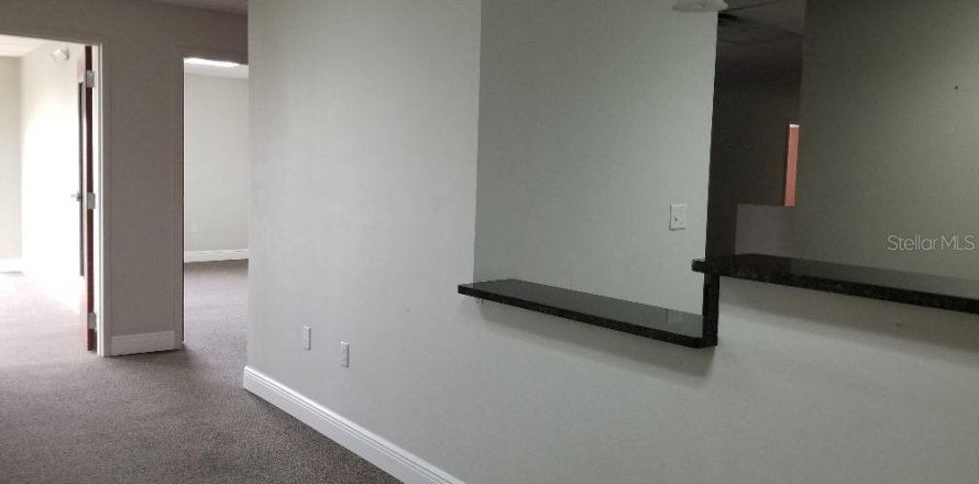 Commercial property in Oviedo, Florida 239.69 sq.m. № 1884585