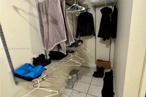 Condominio en alquiler en Miami Beach, Florida, 1 dormitorio, 104.14 m2 № 1972330 - foto 29