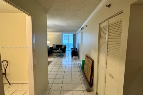 Condominio en alquiler en Miami Beach, Florida, 1 dormitorio, 104.14 m2 № 1972330 - foto 13