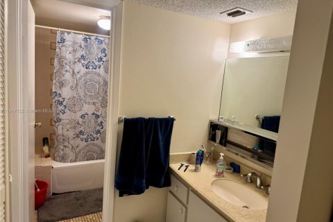 Condominio en alquiler en Miami Beach, Florida, 1 dormitorio, 104.14 m2 № 1972330 - foto 26