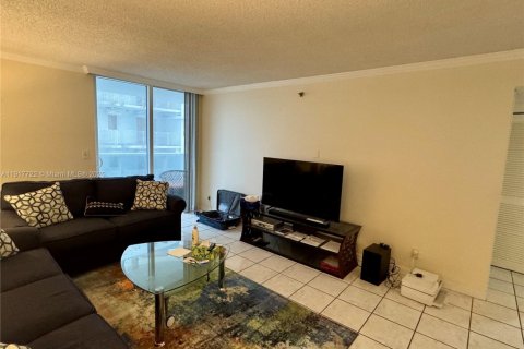 Condominio en alquiler en Miami Beach, Florida, 1 dormitorio, 104.14 m2 № 1972330 - foto 19