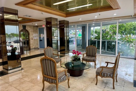 Condominio en alquiler en Miami Beach, Florida, 1 dormitorio, 104.14 m2 № 1972330 - foto 6