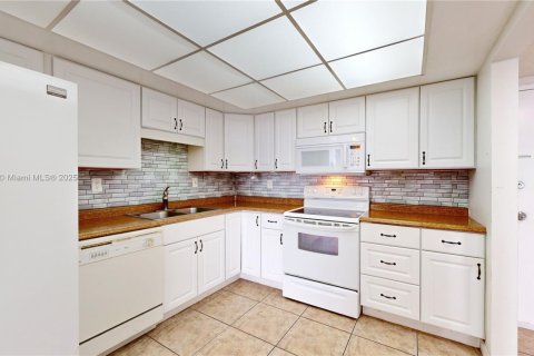 Купить кондоминиум в Авентура, Флорида 1 спальня, 93.37м2, № 1710002 - фото 12