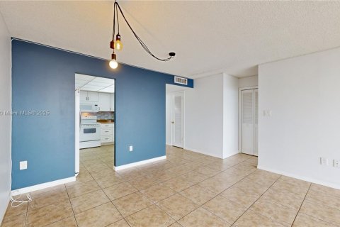 Купить кондоминиум в Авентура, Флорида 1 спальня, 93.37м2, № 1710002 - фото 9