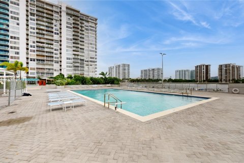 Купить кондоминиум в Авентура, Флорида 1 спальня, 93.37м2, № 1710002 - фото 4