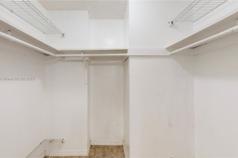 Купить кондоминиум в Авентура, Флорида 1 спальня, 93.37м2, № 1710002 - фото 17
