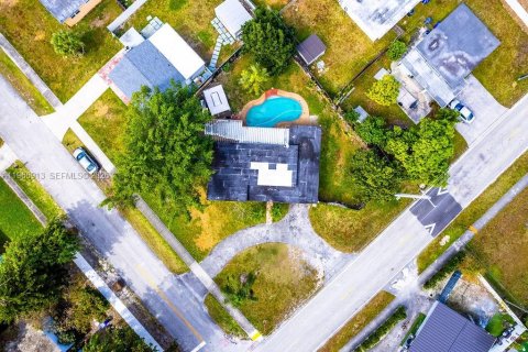 House in Hollywood, Florida 3 bedrooms, 111.85 sq.m. № 2029031 - photo 26