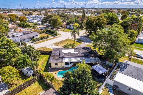 House in Hollywood, Florida 3 bedrooms, 111.85 sq.m. № 2029031 - photo 25