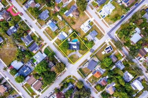 House in Hollywood, Florida 3 bedrooms, 111.85 sq.m. № 2029031 - photo 28