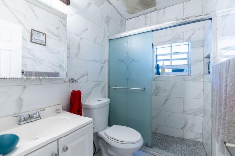 House in Hollywood, Florida 3 bedrooms, 111.85 sq.m. № 2029031 - photo 22