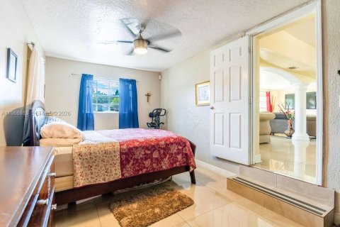 House in Hollywood, Florida 3 bedrooms, 111.85 sq.m. № 2029031 - photo 18