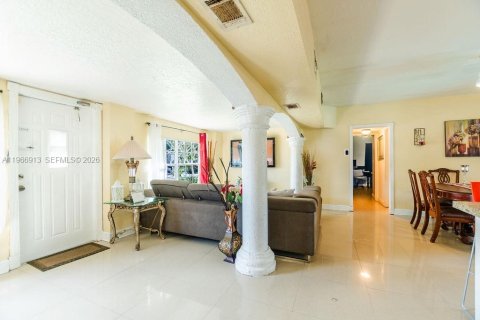 House in Hollywood, Florida 3 bedrooms, 111.85 sq.m. № 2029031 - photo 8