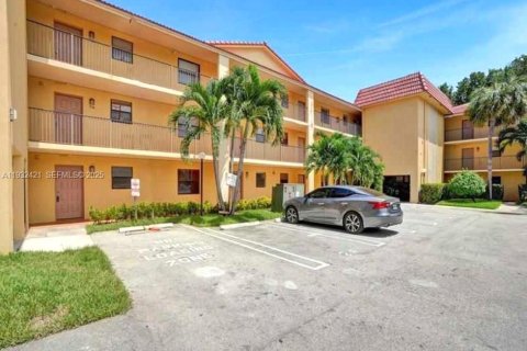 Copropriété à louer à Coral Springs, Floride: 2 chambres, 78.04 m2 № 1990705 - photo 1