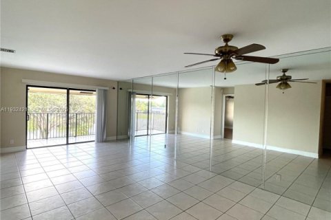 Copropriété à louer à Coral Springs, Floride: 2 chambres, 78.04 m2 № 1990705 - photo 3