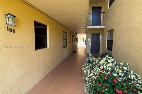 Copropriété à louer à Coral Springs, Floride: 2 chambres, 78.04 m2 № 1990705 - photo 27