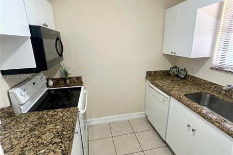 Copropriété à louer à Coral Springs, Floride: 2 chambres, 78.04 m2 № 1990705 - photo 8