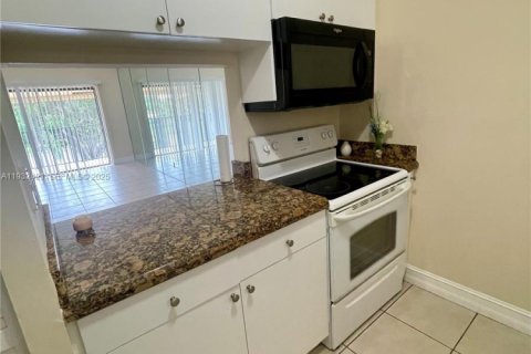 Copropriété à louer à Coral Springs, Floride: 2 chambres, 78.04 m2 № 1990705 - photo 6